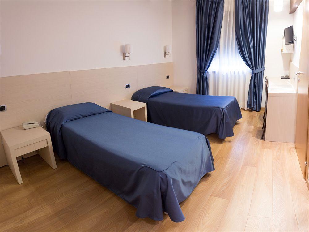 Sam Hotel Монфальконе Экстерьер фото