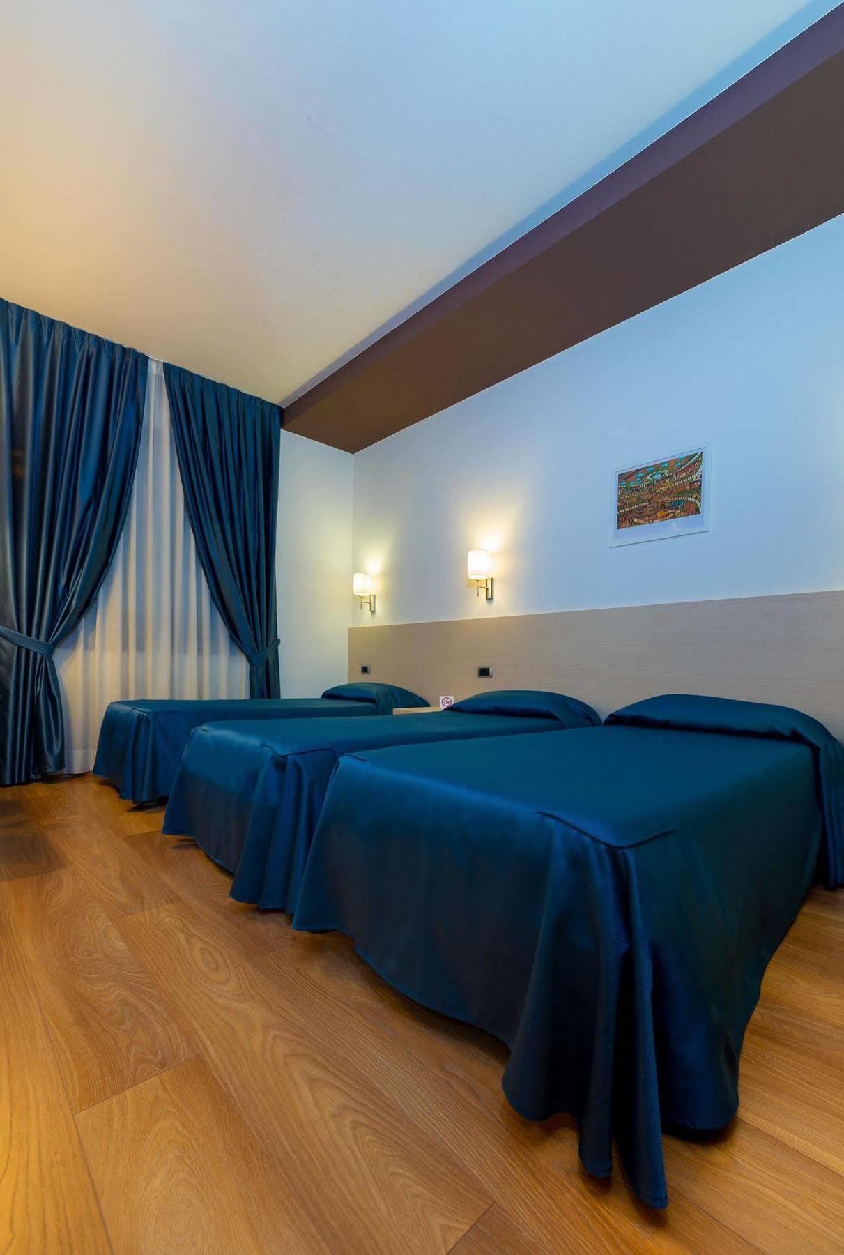 Sam Hotel Монфальконе Экстерьер фото